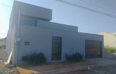 Imagem: A casa possui 3 Dormitórios, 4 Banheiros, 4 Vagas na garagem