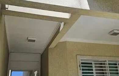 Imagem: A casa possui 4 Dormitórios, 1 Banheiro, 3 Vagas na garagem