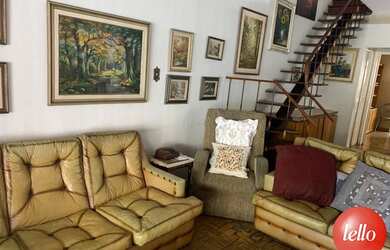 Imagem: A casa possui 3 Dormitórios, 1 Banheiro, 2 Vagas na garagem