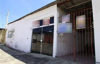 Imagem: A casa possui 4 Dormitórios, 5 Banheiros, 220m² de Área e