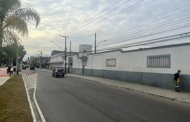 Imagem: O depósito possui 5 Vagas na garagem, 2.000m² de Área e