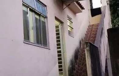 Imagem: A casa possui 2 Dormitórios, 1 Banheiro, 100m² de Área e