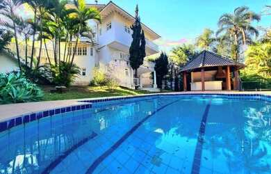 Imagem: A casa em condomínio possui 1 Dormitório, 5 Banheiros, 5 Vagas