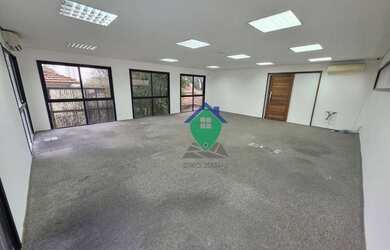 Imagem: O depósito possui 5 Vagas na garagem e 315m² de Área e está