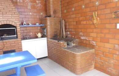 Imagem: A casa possui 3 Dormitórios, 3 Banheiros, 3 Vagas na garagem