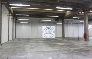 Imagem: O depósito possui 5.700m² de Área e está localizado em