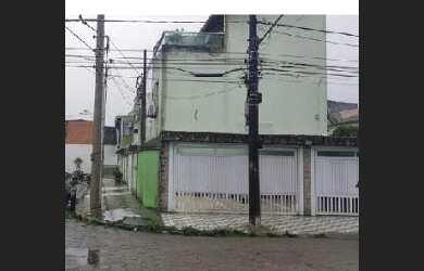 Imagem: A casa possui 2 Dormitórios, 1 Banheiro, 1 Vaga na garagem