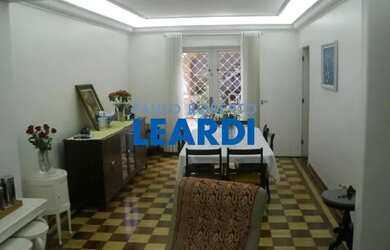 Imagem: A casa possui 3 Dormitórios, 3 Banheiros, 5 Vagas na garagem