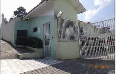 Imagem: A casa possui 2 Dormitórios, 1 Banheiro, 1 Vaga na garagem