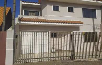 Imagem: A casa possui 3 Dormitórios, 3 Banheiros, 2 Vagas na garagem