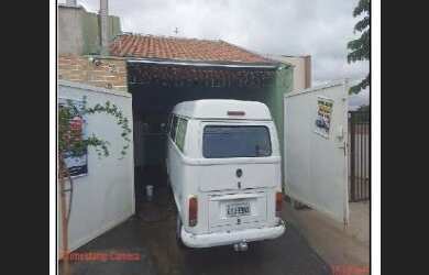 Imagem: A casa possui 1 Dormitório, 1 Banheiro, 1 Vaga na garagem
