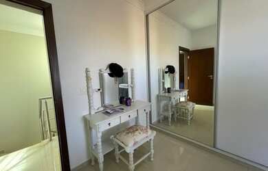 Imagem 4: Casa no condomínio Village Damha I com 280 metros quadrados