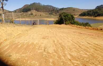 Imagem: O terreno possui 1.100m² de Área e está localizado em Natividade