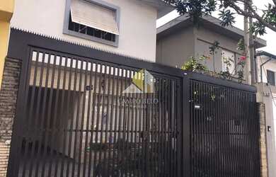 Imagem: A casa possui 3 Dormitórios, 3 Banheiros, 2 Vagas na garagem