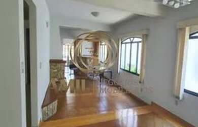 Imagem: A casa possui 4 Dormitórios, 4 Banheiros, 2 Vagas na garagem