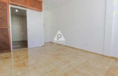 Imagem 4: Excelente apartamento no Flamengo. Próximo ao metrô e todo comércio da região. Composto de