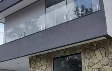 Imagem: A casa em condomínio possui 4 Dormitórios, 4 Banheiros, 1