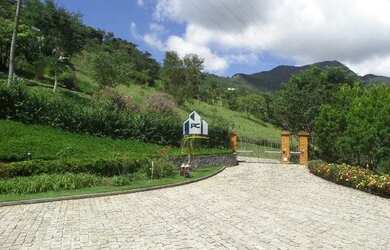 Imagem: A casa possui 4 Dormitórios, 5 Banheiros, 5 Vagas na garagem