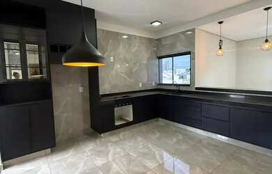 Imagem: O apartamento possui 2 Dormitórios, 2 Banheiros, 2 Vagas na