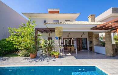 Imagem 2: Casa de Alto Padrão com 256 m2, 4 quartos, 3 Suítes, 7 banheiros, 2...