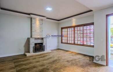 Imagem: A casa possui 4 Dormitórios, 4 Banheiros, 2 Vagas na garagem