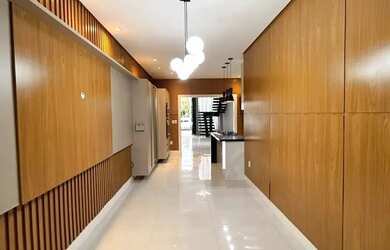 Imagem: A casa em condomínio possui 5 Dormitórios, 5 Banheiros, 4