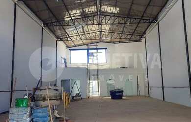 Imagem: O depósito possui 2 Vagas na garagem, 230m² de Área, Imóvel
