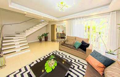 Imagem: A casa possui 5 Dormitórios, 5 Banheiros, 2 Vagas na garagem