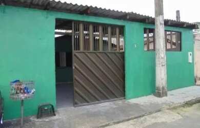 Imagem: A casa possui 2 Dormitórios, 1 Banheiro, 3 Vagas na garagem