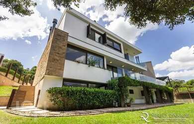 Imagem: Casa à venda em Agronomia com 493 m², 4 quartos, 4 suítes