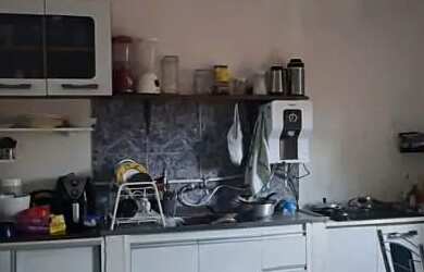 Imagem: A casa possui 2 Dormitórios, 1 Banheiro e 1 Vaga na garagem