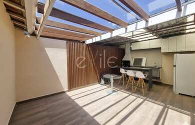 Imagem: A casa possui 2 Dormitórios, 2 Banheiros, 2 Vagas na garagem