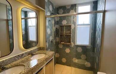 Imagem: O apartamento possui 3 Dormitórios, 2 Banheiros, 2 Vagas na