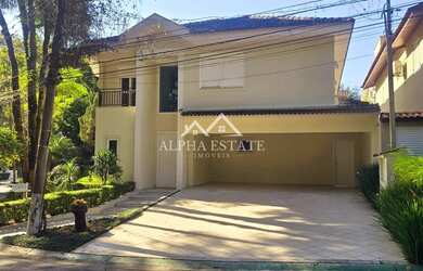 Imagem: A casa possui 4 Dormitórios, 5 Banheiros, 2 Vagas na garagem