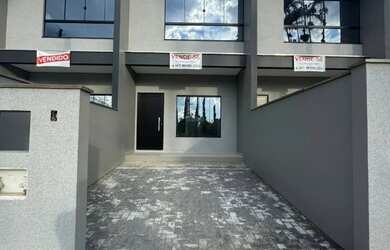 Imagem: A casa possui 2 Dormitórios, 3 Banheiros, 1 Vaga na garagem