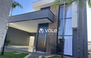 Imagem: A casa possui 3 Dormitórios, 4 Banheiros, 4 Vagas na garagem