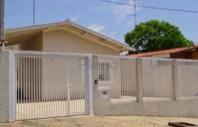 Imagem: A casa possui 3 Dormitórios, 3 Banheiros, 3 Vagas na garagem