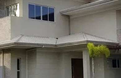 Imagem: A casa em condomínio possui 4 Dormitórios, 5 Banheiros, 5