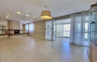 Imagem: O apartamento possui 4 Dormitórios, 5 Banheiros, 3 Vagas na