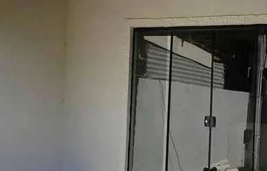 Imagem: A casa possui 2 Dormitórios, 2 Banheiros, 1 Vaga na garagem