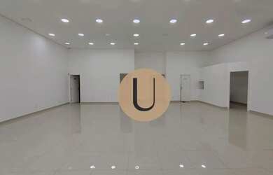 Imagem: O depósito possui 5 Vagas na garagem, 169m² de Área e está