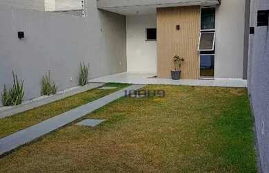 Imagem: A casa possui 3 Dormitórios, 2 Banheiros, 2 Vagas na garagem