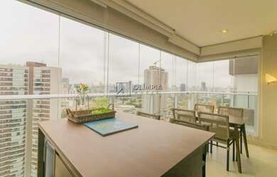 Imagem: O apartamento possui 1 Dormitório, 2 Banheiros, 1 Vaga na garagem