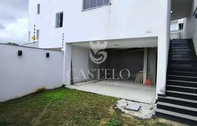 Imagem: A casa possui 2 Dormitórios, 1 Banheiro, 2 Vagas na garagem