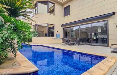 Imagem: A casa em condomínio possui 4 Dormitórios, 5 Banheiros, 5