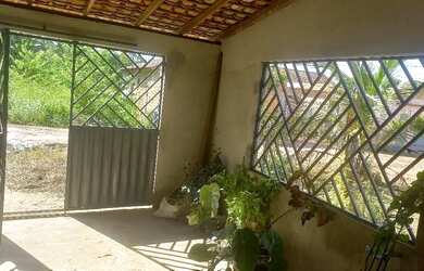 Imagem: A casa possui 2 Dormitórios, 2 Banheiros, 1 Vaga na garagem