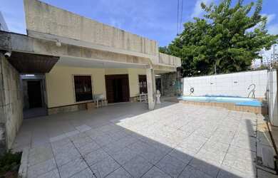 Imagem: A casa possui 3 Dormitórios, 4 Banheiros, 4 Vagas na garagem