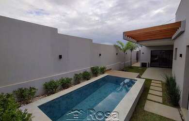 Imagem: A casa em condomínio possui 3 Dormitórios, 2 Banheiros, 4