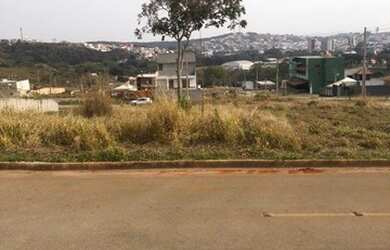 Imagem: O terreno possui 300m² de Área e está localizado em Três