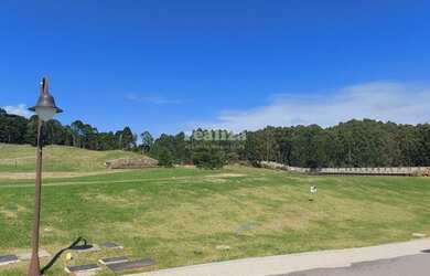 Imagem: O terreno possui 978m² de Área e está localizado em Gramado